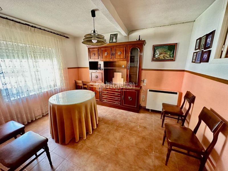 Foto c2c5dcef-51f0-4351-94d0-802e15dcb68b. Casa aparellada amb calefacció a Marchamalo