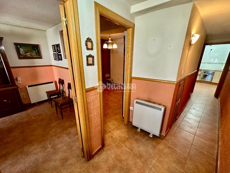 Foto e03cf68f-ba76-451c-9bca-3e134391f699. Casa aparellada amb calefacció a Marchamalo