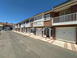 Doppelhaus in Marchamalo. Casa en venta en marchamalo
