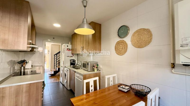 Foto 47c99bec-39a9-49a2-b3a3-d268e294db17. Casa aparellada a Marchamalo