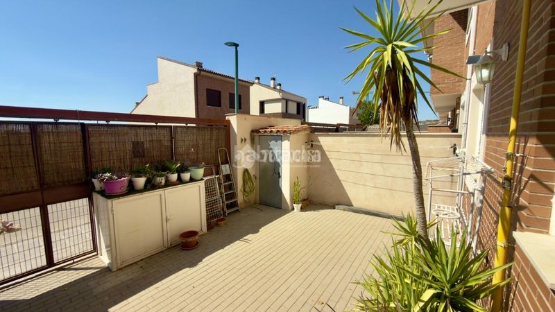 Foto ce816823-9f93-4899-b157-251dddfdc31d. Casa aparellada a Marchamalo