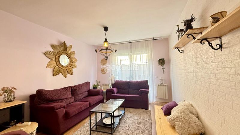Foto d79b5e2a-a43a-46f5-9d73-8e3838832e0d. Casa aparellada a Marchamalo