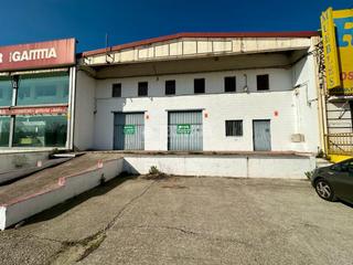 Local commercial en Estacin-Manantiales. Nave en venta en guadalajara