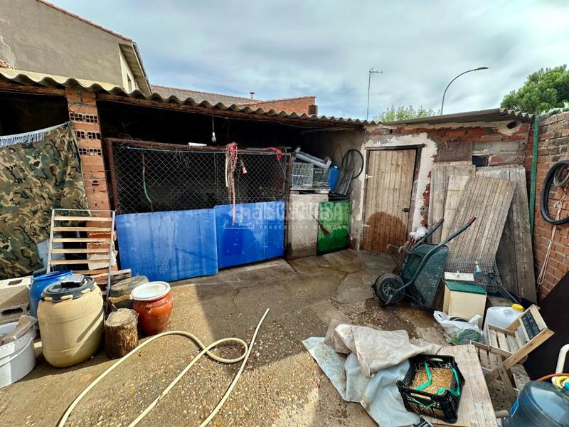 Foto 5ea7defe-adf9-4693-a359-3e082dbac752. Casa aparellada amb aparcament a Marchamalo