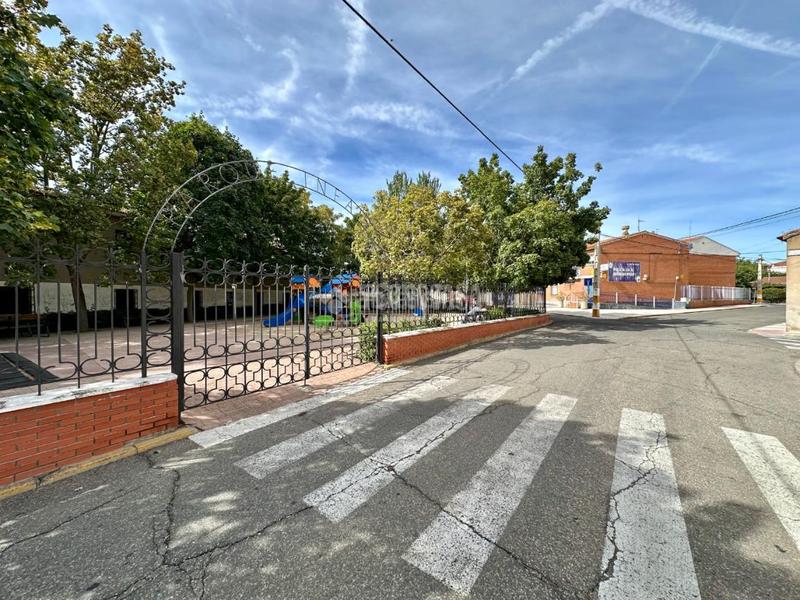 Foto 966a9404-a179-4f07-a3ab-27e75c6df618. Casa aparellada amb aparcament a Marchamalo