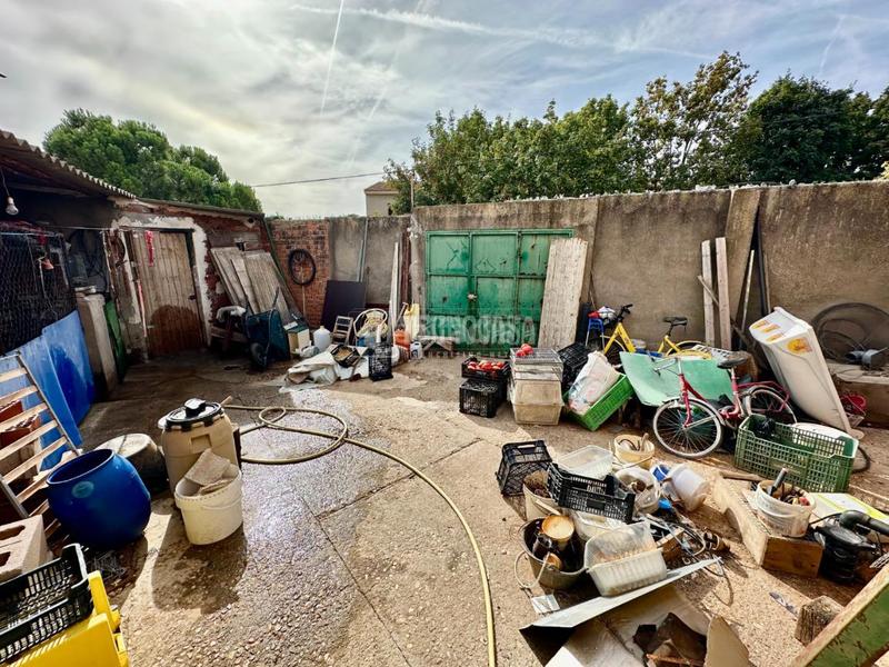 Foto b88f3ca8-f8af-4a4a-b026-417706003339. Casa aparellada amb aparcament a Marchamalo