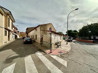 Casa aparellada a Marchamalo. Casa en venta en marchamalo