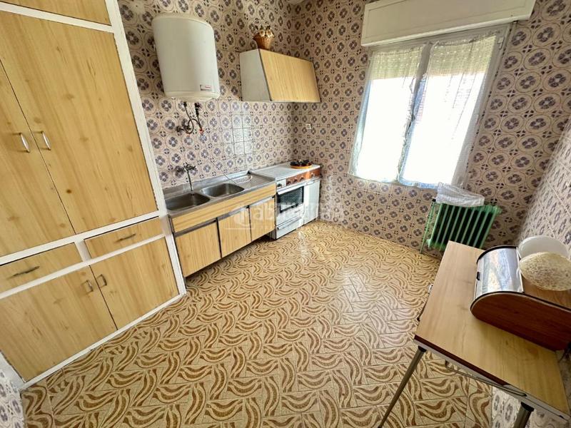 Foto 24649ee9-b912-42f0-befc-a8b705b4d359. Casa pareada casa en venta en Marchamalo