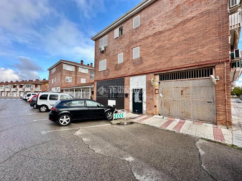 Foto 3eace91d-5e1b-43ae-84aa-55f0b925bad8. Aparcament cotxe a Marchamalo