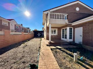 Casa aparellada en Fontanar. Casa en venta en fontanar