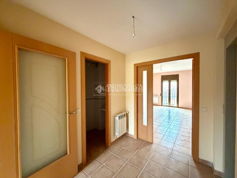 Foto 455d3440-2b2f-4524-ad51-ffb61cfd6972. Casa aparellada amb calefacció a Sigüenza
