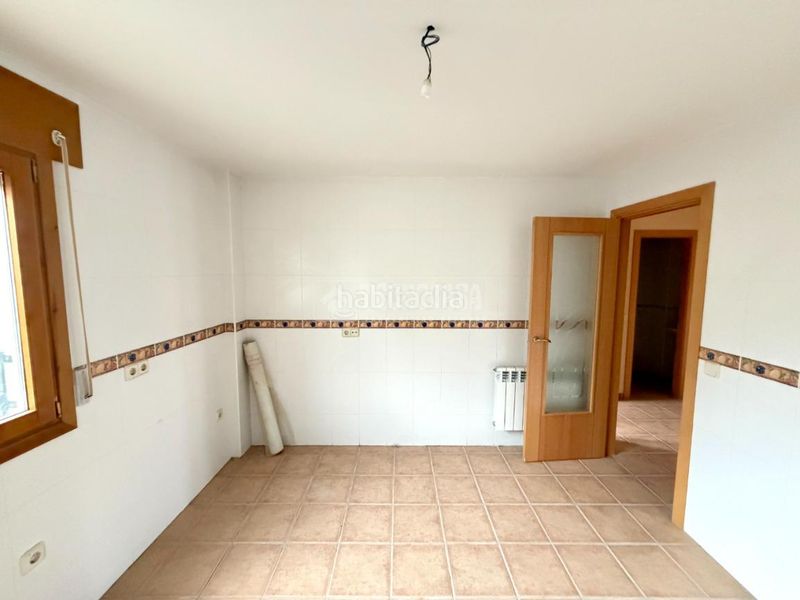Foto a232dbc0-b7d5-4709-959b-bd86aceeee96. Casa aparellada amb calefacció a Sigüenza