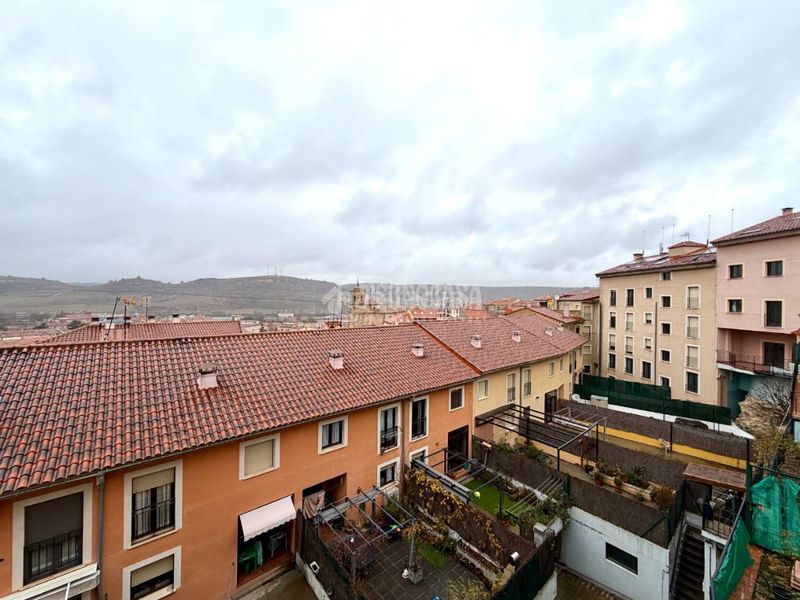 Foto b71b6af2-f66a-499a-88de-110cf797d2bd. Casa aparellada amb calefacció a Sigüenza
