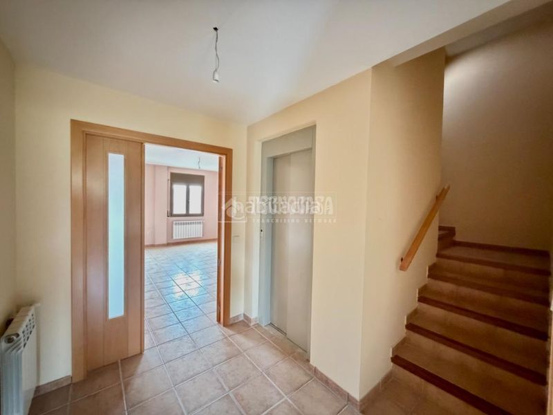 Foto f6a1d5a2-6f7f-4497-b93a-31c48addfff6. Casa aparellada amb calefacció a Sigüenza