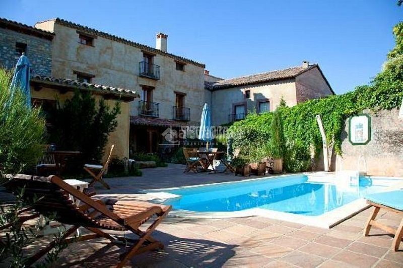 Foto 2b486892-510f-4efc-a5c6-a4957b2f1578. Casa amb calefacció aparcament piscina a Sigüenza