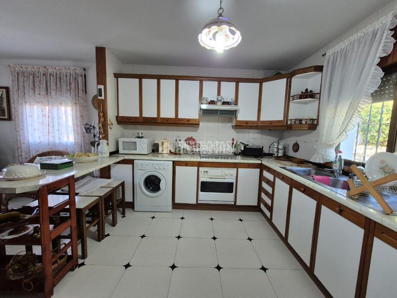 Foto ef95fa45-fff2-48d2-8196-e0a5a13a5d0e. Casa amb calefacció aparcament piscina a Sigüenza