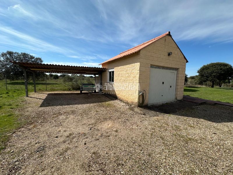 Foto eb489201-804e-438c-a825-dd9d8ba53a3f. Masia amb calefacció aparcament piscina a Málaga del Fresno