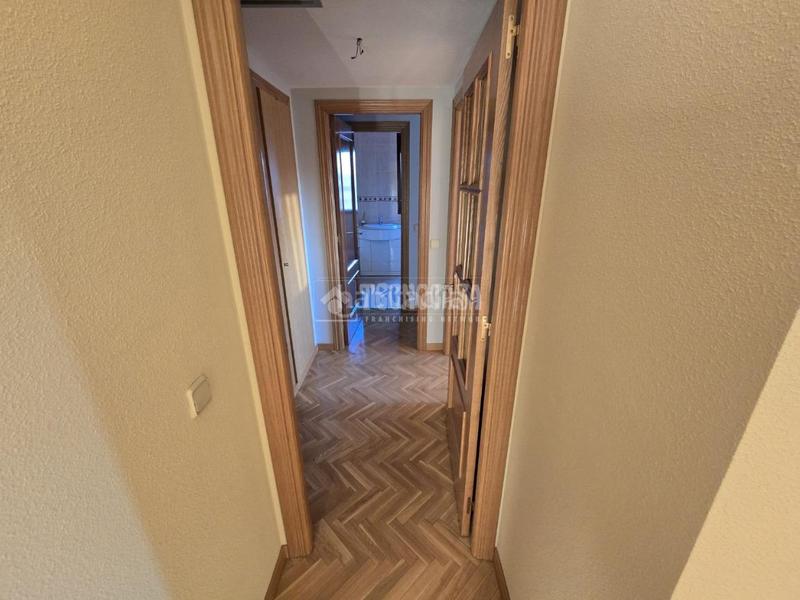 Foto b083ee5e-b20e-413c-9d0c-0f780e94c7f9. Piso  en venta en San Fermín Madrid