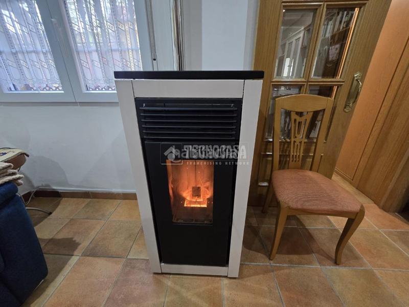 Foto 8a7a724c-b61a-4cdd-ab6d-3bbbb5193ea9. Casa aparellada amb calefacció a San Fermín Madrid