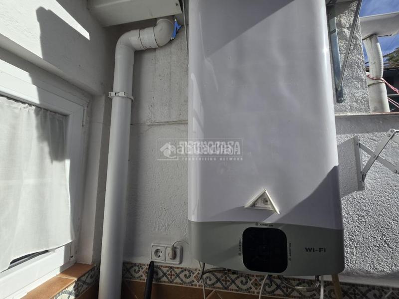 Foto 8f2baeb8-1746-4474-9f99-44a18da4fee4. Casa aparellada amb calefacció a San Fermín Madrid