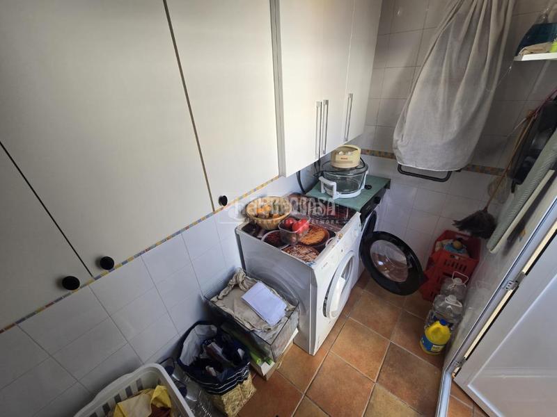 Foto ba8588b8-29c3-41c6-b1f7-c1413f20e18b. Casa aparellada amb calefacció a San Fermín Madrid