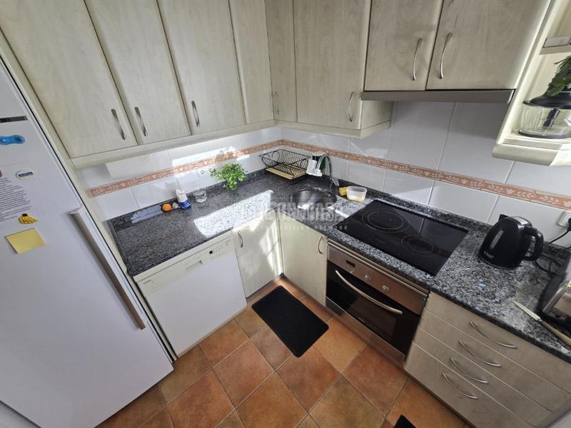 Foto ba9730c3-ac8b-44eb-afe6-91f5352383f3. Casa aparellada amb calefacció a San Fermín Madrid