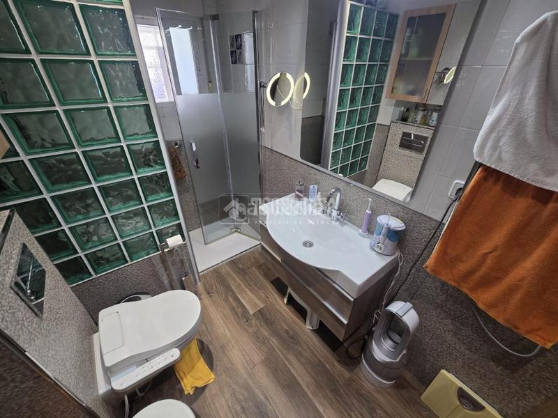 Foto e50a2675-698e-4030-b94b-79dedd75d3c7. Casa aparellada amb calefacció a San Fermín Madrid