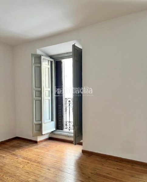 Foto 499d3620-f32a-4546-b700-f0e3a846d64a. Piso  en venta en Cortes-Huertas Madrid