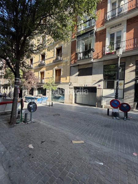 Foto 45f99907-497f-4da5-a63c-d567a1e51a14. Aparcament cotxe a Cortes-Huertas Madrid