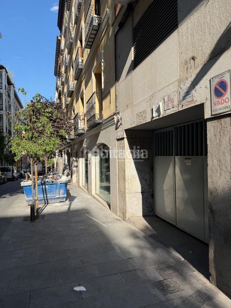 Foto db8526b7-35d3-4d66-ad3b-4c28145b2588. Aparcament cotxe a Cortes-Huertas Madrid