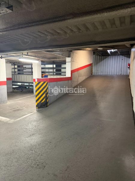 Foto f6e2068b-2073-44c1-acb7-8e24b09737ba. Aparcament cotxe a Cortes-Huertas Madrid