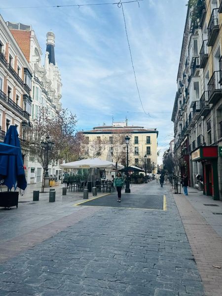 Foto 7ccdda94-5d0b-4bb0-9800-2611ba446e6f. Aparcament cotxe a Cortes-Huertas Madrid
