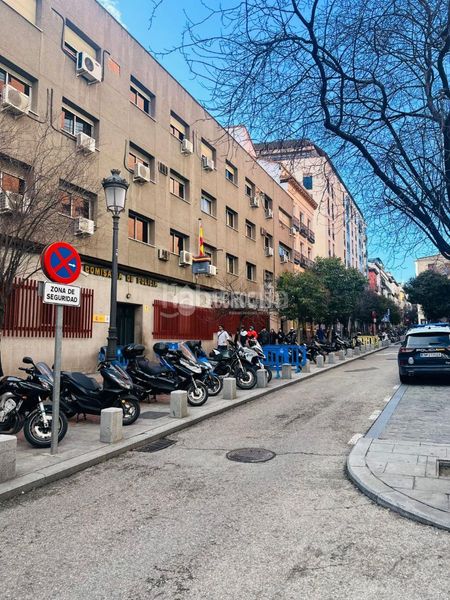 Foto afcbc469-b391-4c44-8ceb-091933f1ed6b. Aparcament cotxe a Cortes-Huertas Madrid