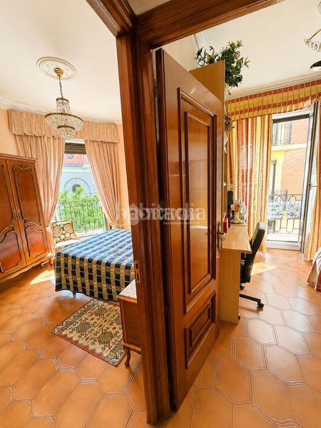 Foto b78c9ac8-4bf0-4019-add8-585621a0c513. Piso  en venta en Cortes-Huertas Madrid