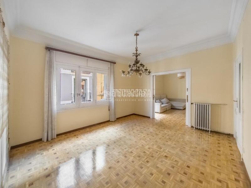 Foto 2de3f93b-df93-4930-9dbb-75540577f4f1. Appartamento con riscaldamento in Cortes-Huertas Madrid