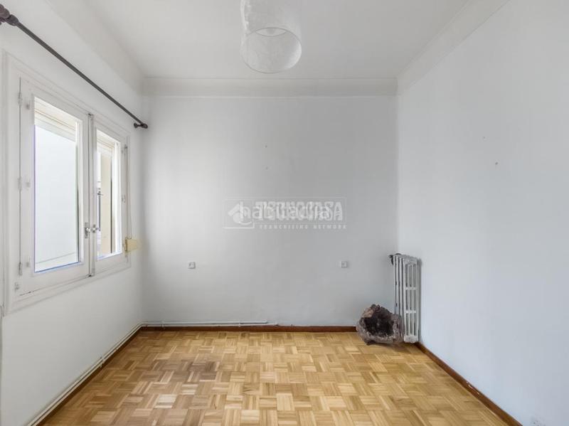 Foto 4a70135e-4a4d-43e6-8940-d2d6b94a8991. Appartamento con riscaldamento in Cortes-Huertas Madrid