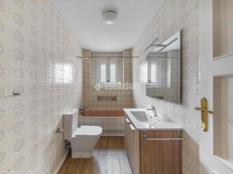 Foto bc6b9017-5bf9-43a6-b76f-80ee54fd3657. Appartamento con riscaldamento in Cortes-Huertas Madrid