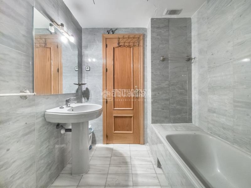 Foto b5813c18-174e-493a-97ab-8a2b55796120. Etagenwohnung mit heizung in Cortes-Huertas Madrid