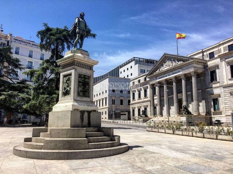 Foto 7ca85377-9698-4674-a149-3b1426c1f964. Aparcament cotxe a Cortes-Huertas Madrid