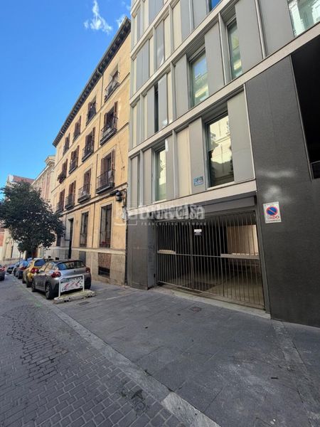 Foto d19b1a76-5e78-4913-9417-a472e41dc401. Aparcament cotxe a Cortes-Huertas Madrid