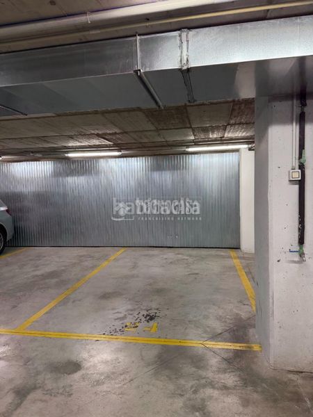 Foto a4a13c47-d3af-45d3-9718-a00b82e9cba8. Aparcament cotxe a Cortes-Huertas Madrid
