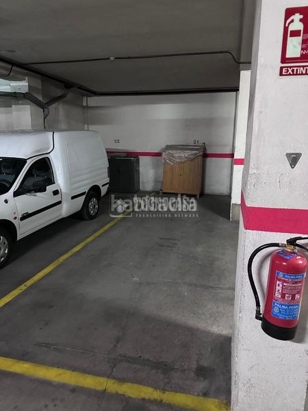 Foto 81f6619a-025e-4dea-abbd-b9b8f955dd40. Aparcament cotxe a San Isidro Madrid