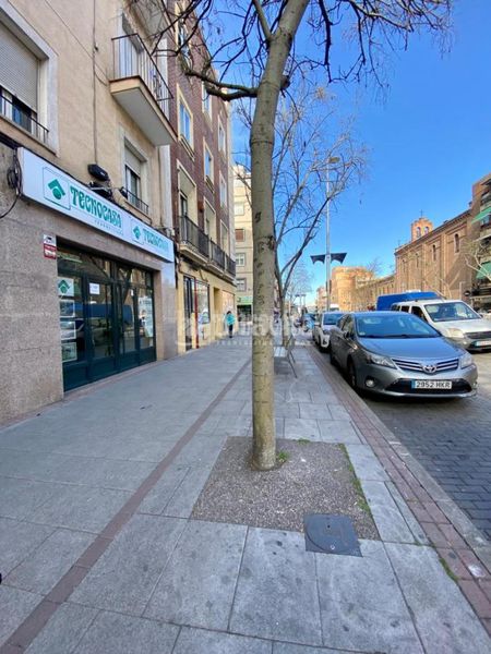 Foto c066c7a4-9d3c-4b1c-9a37-9b8eeb7795c7. Aparcament cotxe a San Isidro Madrid