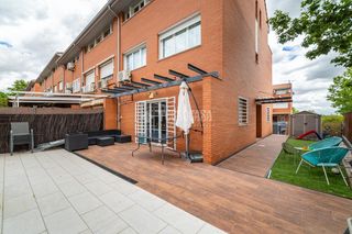 Casa aparellada a Miramadrid. Casa en venta en paracuellos de jarama