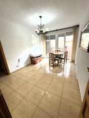 Etagenwohnung in Reyes. Piso en venta en parla