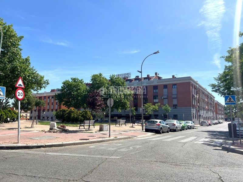 Foto bc499252-bd79-4982-aa91-8a0aa53e8859. Pis amb calefacció aparcament piscina a Calle Pinto-San Roque Parla