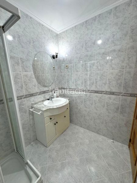 Foto e5293d4e-cc26-4996-9407-3be6657eebb5. Pis a Reyes Parla