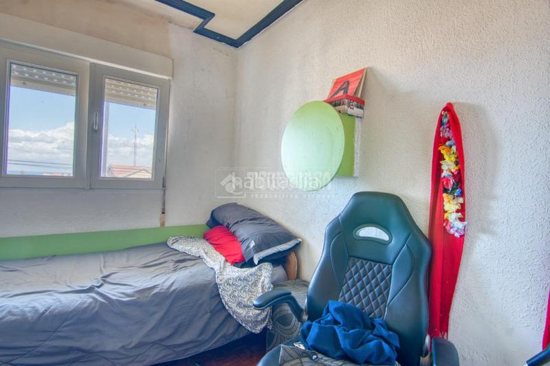 Foto d6d2e43c-3650-4385-a175-6389125671e6. Pis amb calefacció a Los Castros Santander