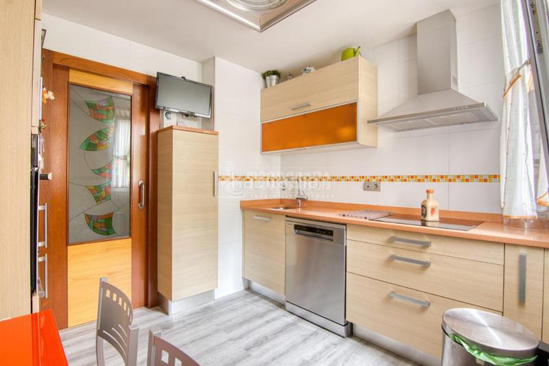Foto 03d1a4b2-b18a-4f81-a200-3c33d45bf5da. Piso  en venta en Los Castros Santander
