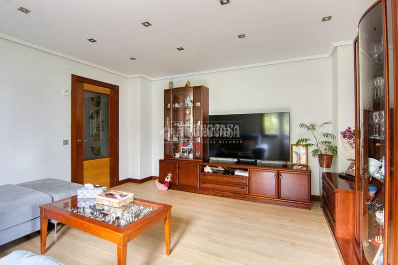 Foto 737edc44-5e59-4cdf-8e05-9fa33944ba5c. Piso  en venta en Los Castros Santander